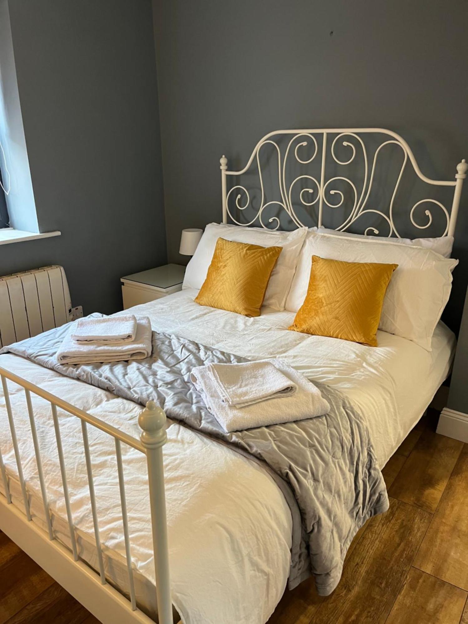Woodquay Mews Apartment Голуей Екстериор снимка